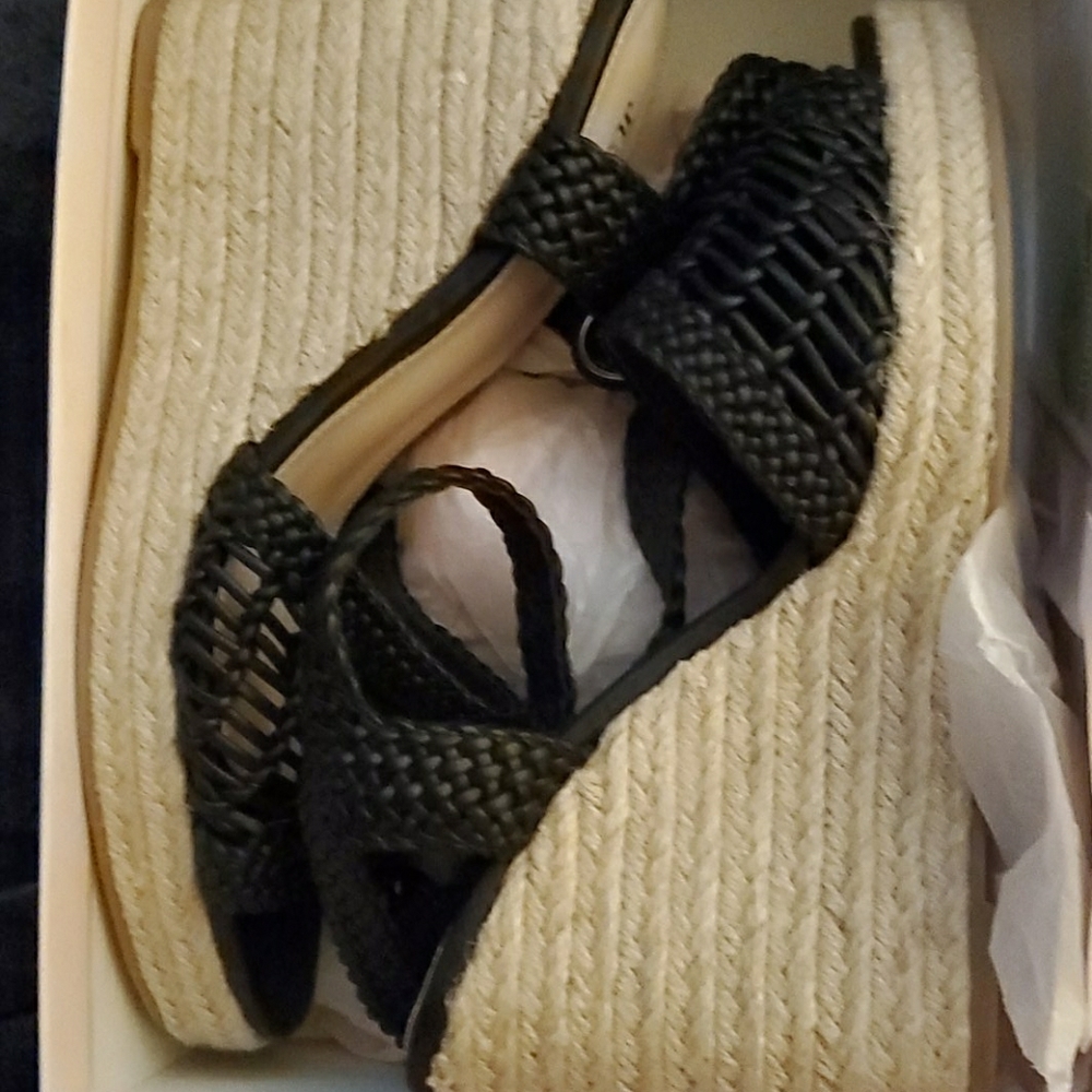 Black wedges
